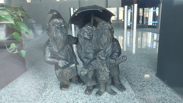 Krasnale Błyskotka, Gwarancjusz, Asystek i Tradycjusz