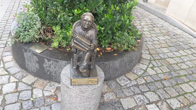 Гном Harivansh Rai Bachchan