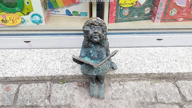 Zwergin Buchhändler