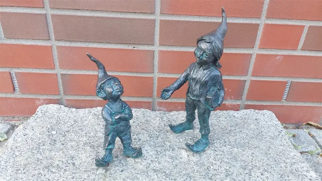 Curator & Rascal Dwarfs