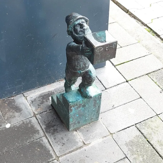 Courier Dwarf
