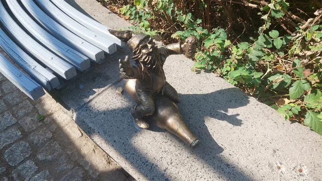 Nain Piastosław et Złocisty