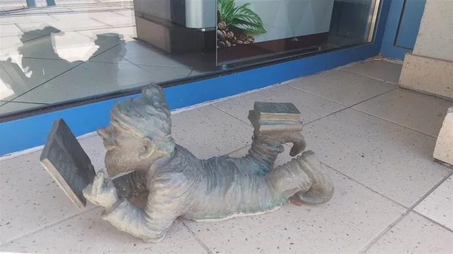 Гном полиглот