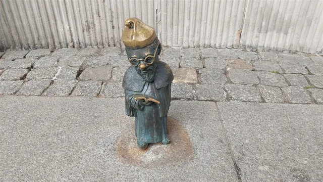 Гном профессор