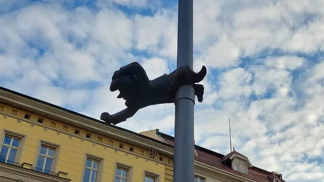 Гномы на столбе Николай