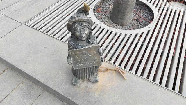 Zwergin Suffragetten