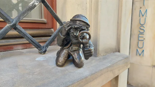 Гном шпіён